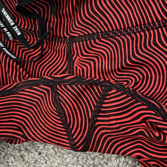 Nike Capri leggings size small - Picture 4 of 5